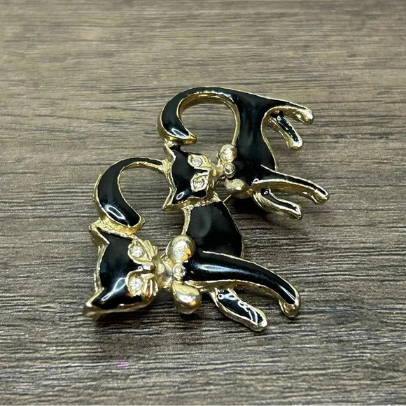 Gold Tone and Black Enamel Crystal Eyes Cat Brooch - Picture 2 of 4